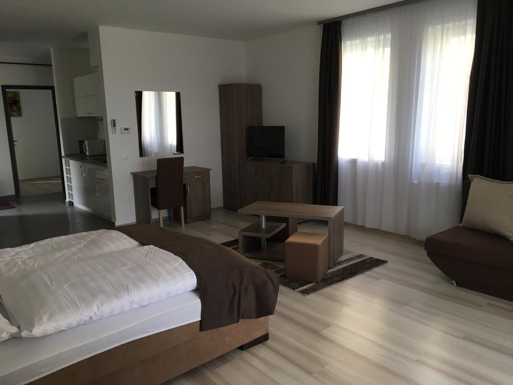F&M Apartman Egerszalók Buitenkant foto