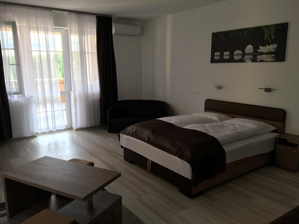 F&M Apartman Egerszalók Buitenkant foto
