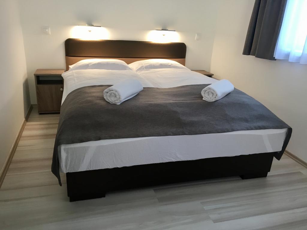 F&M Apartman Egerszalók Buitenkant foto