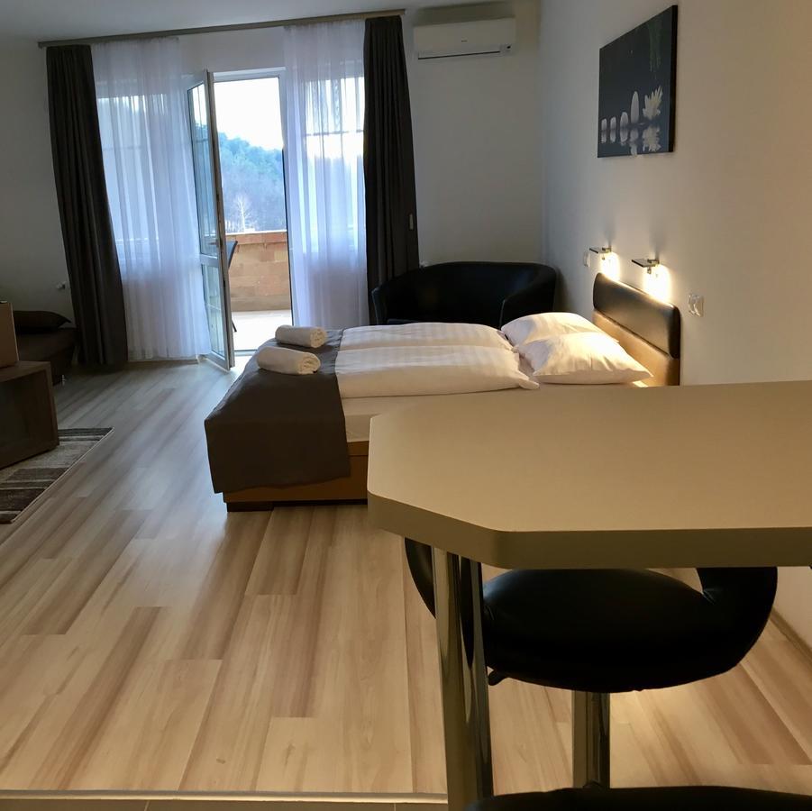 F&M Apartman Egerszalók Buitenkant foto