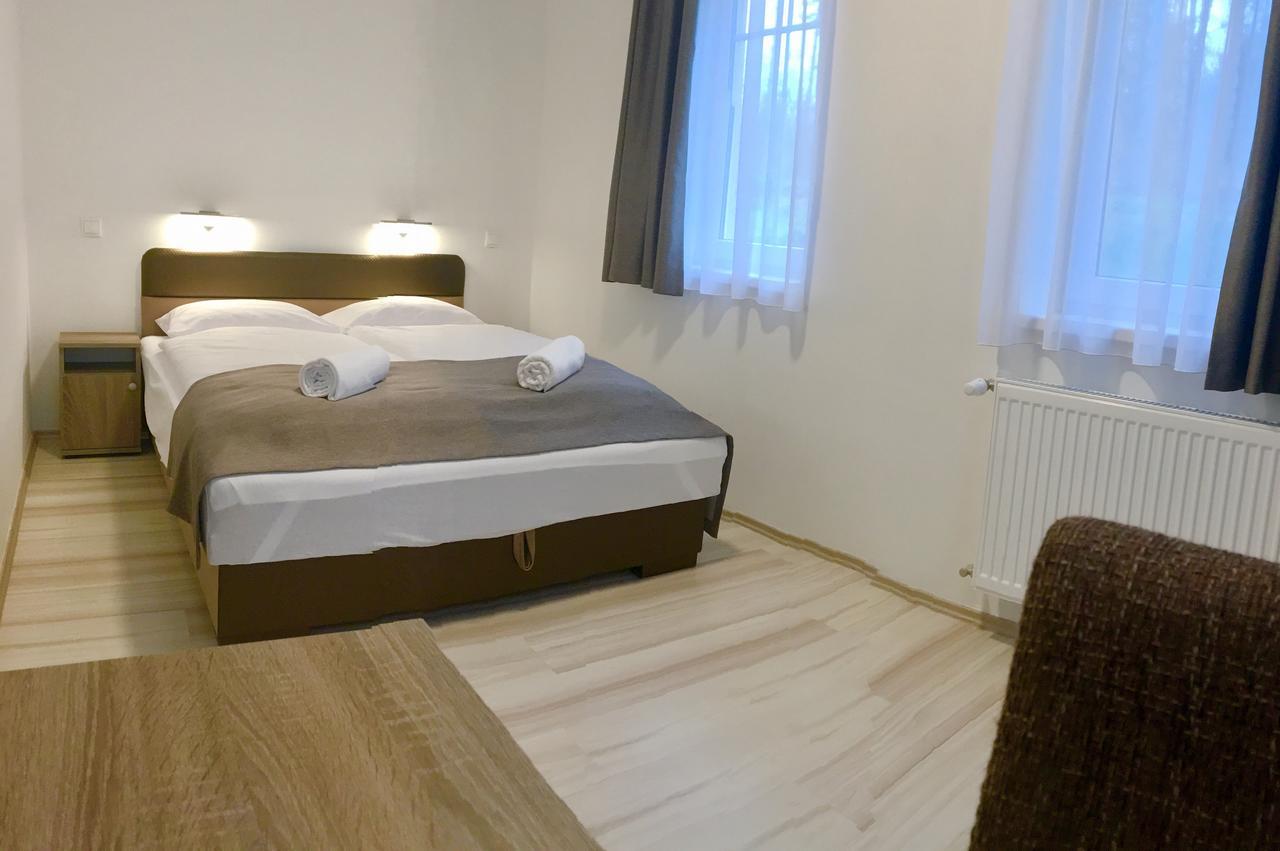 F&M Apartman Egerszalók Buitenkant foto