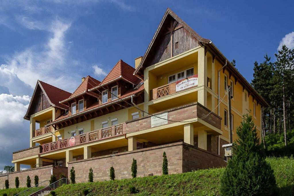F&M Apartman Egerszalók Buitenkant foto